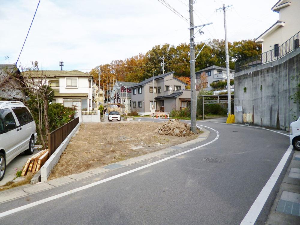 Local photos, including front road. Local (12 May 2013) Shooting