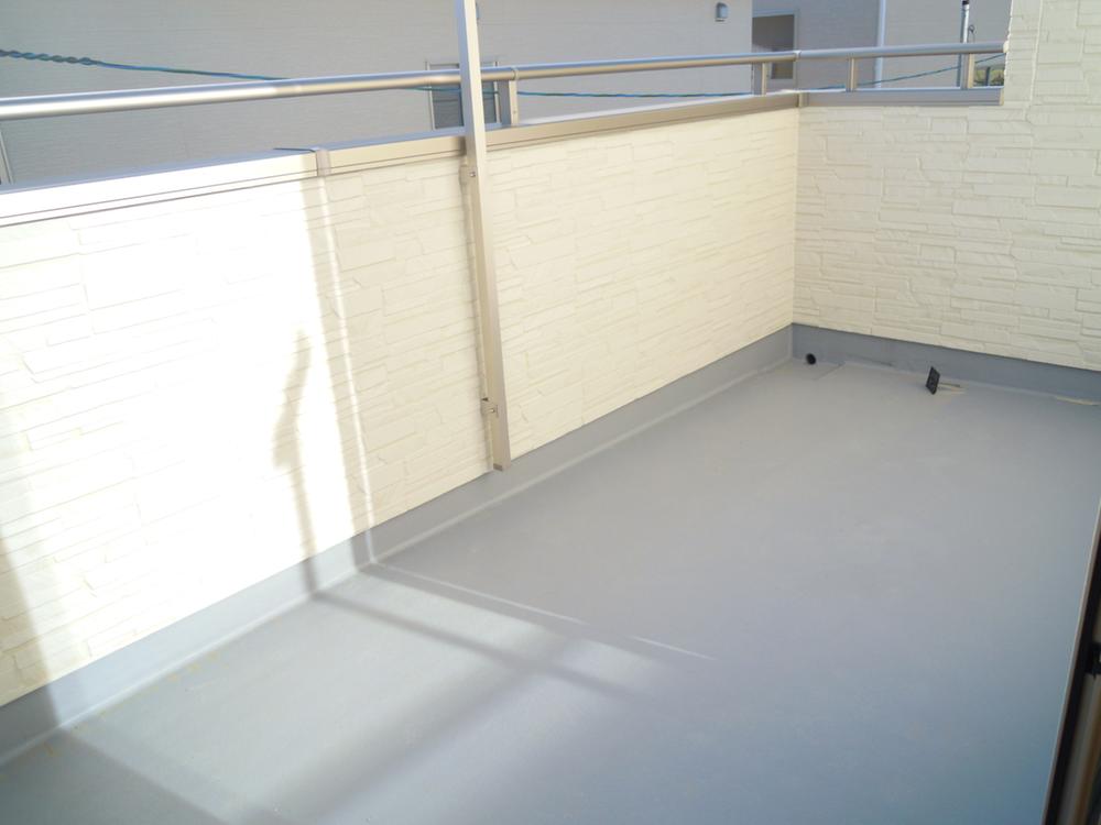 Balcony. Good south balcony per yang