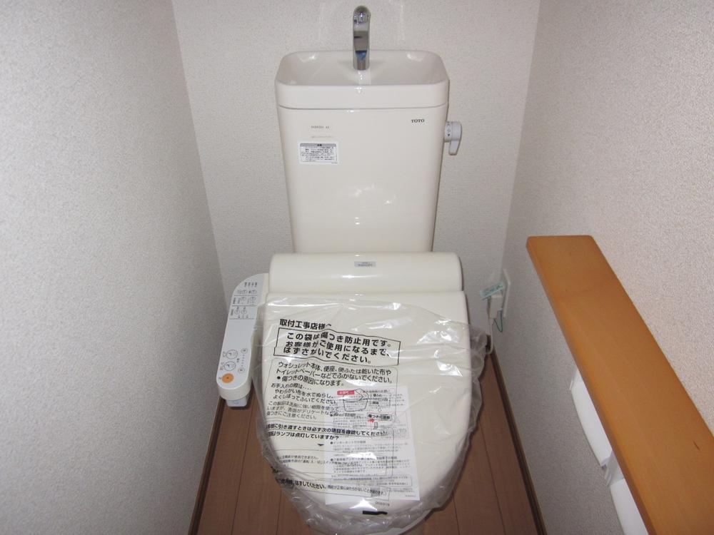 Toilet. Bidet function with toilet (Building 2)