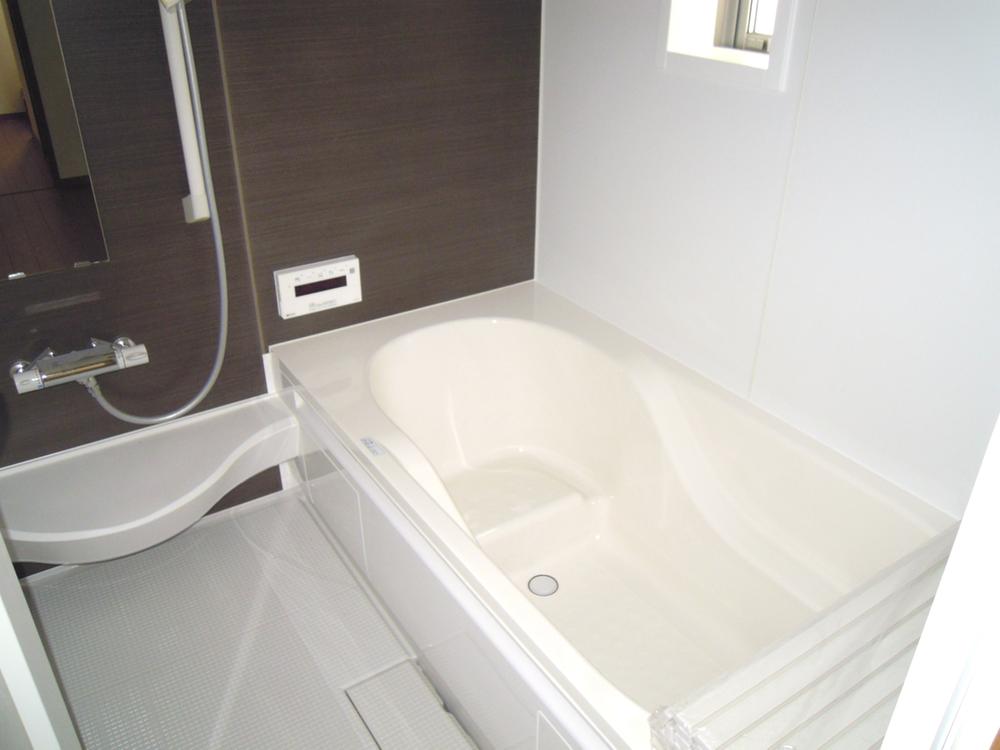 Bathroom. Bathroom dryer with bath (4 Building)