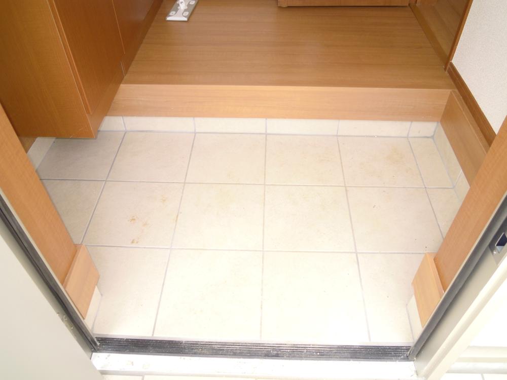 Entrance. Entrance (4 Building)