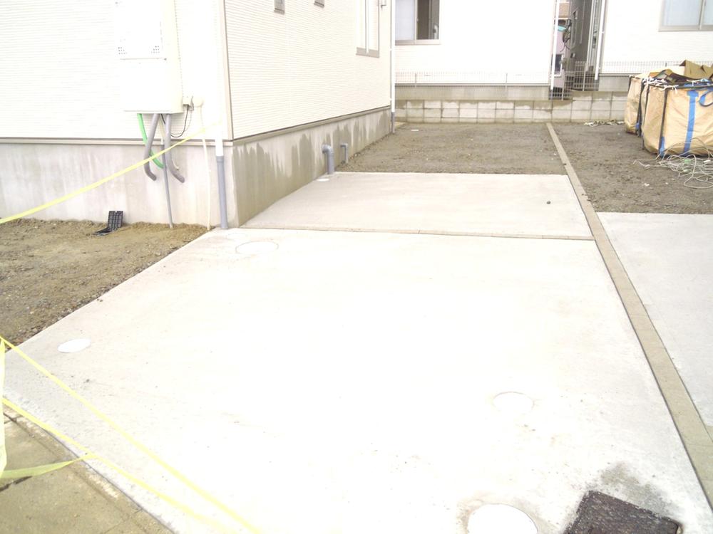 Parking lot. Two possible parking (Building 2)