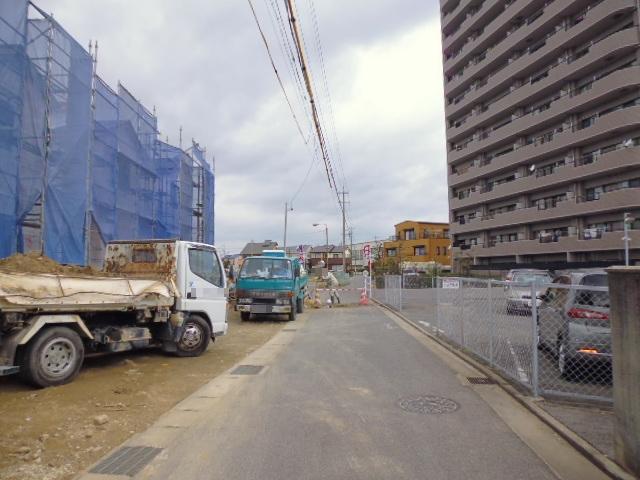 Local photos, including front road. Front road 1 2013 November 25, shooting