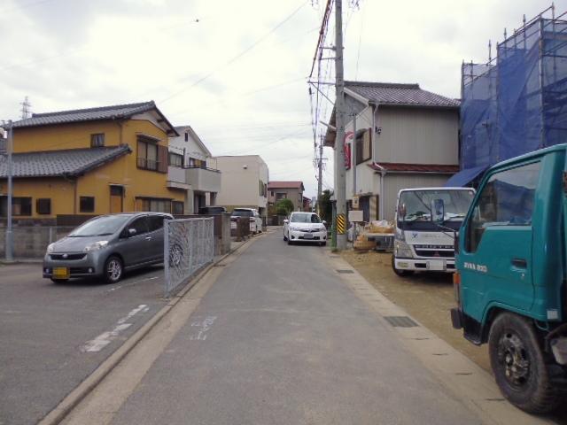 Local photos, including front road. Front road 2 2013 November 25, shooting