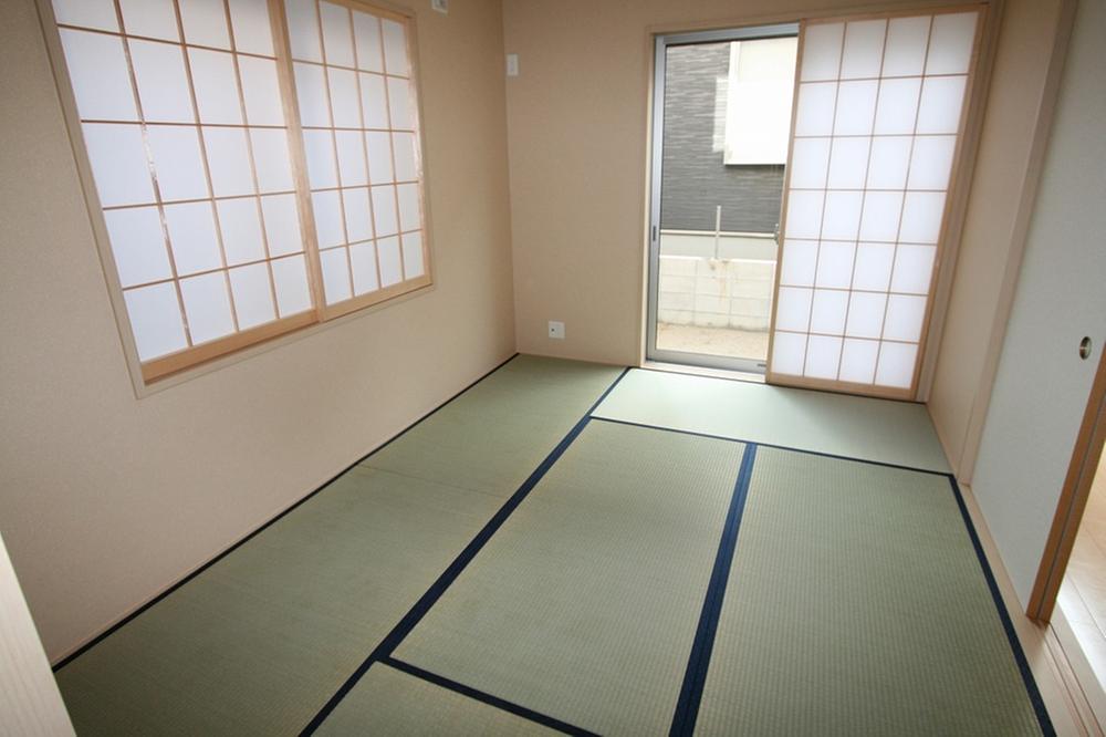 Non-living room. 1 Building Japanese-style room (2013 November shooting)