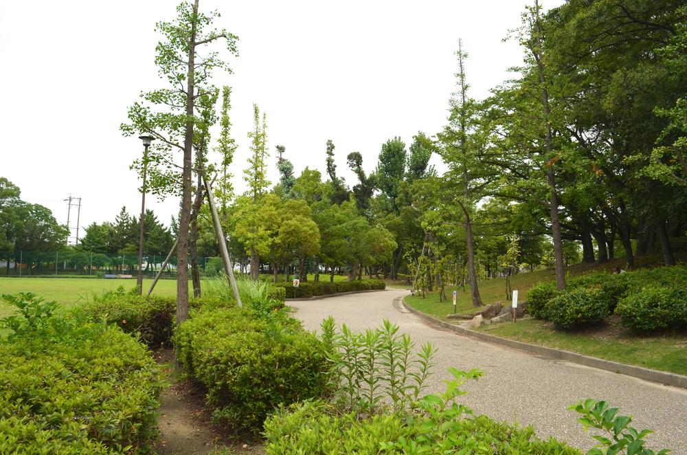 park. 614m to Hidaka park