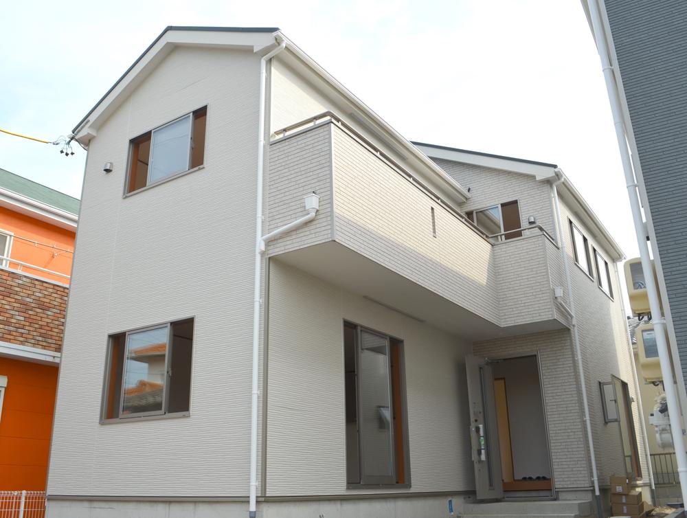 Local appearance photo. 1 Building