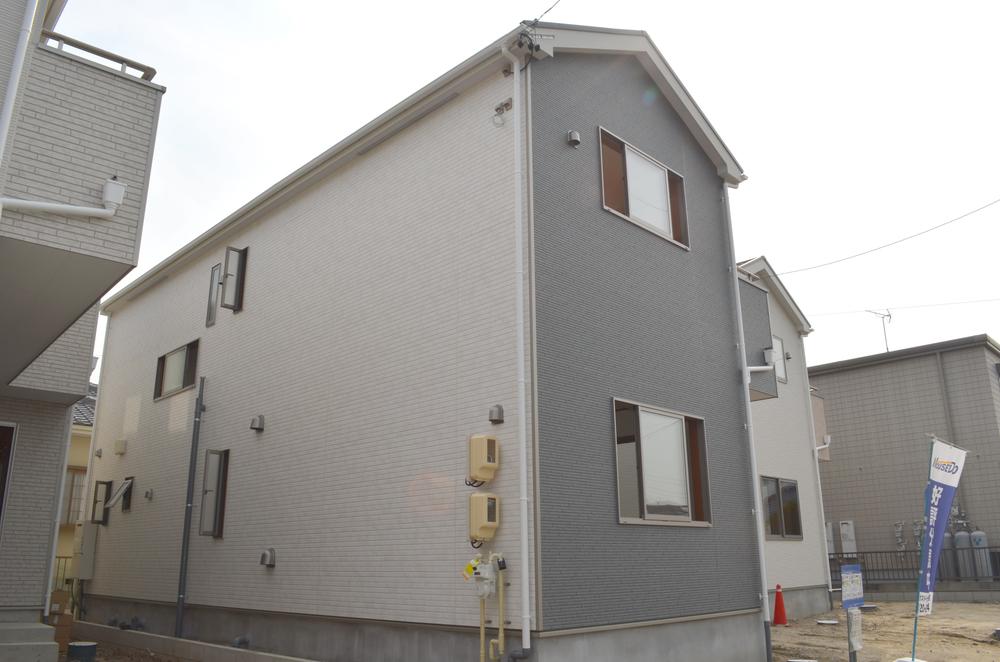 Local appearance photo. Building 2