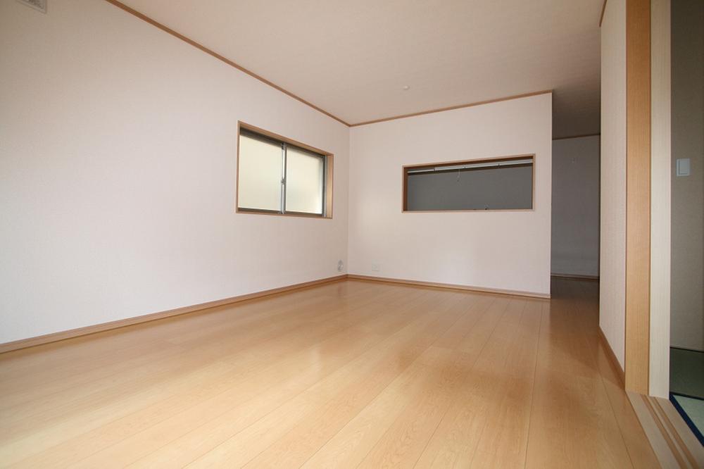 Living. Local (11 May 2013) Shooting