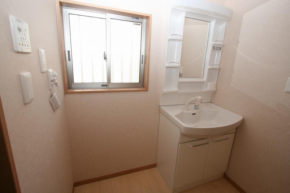 Wash basin, toilet. Local (11 May 2013) Shooting