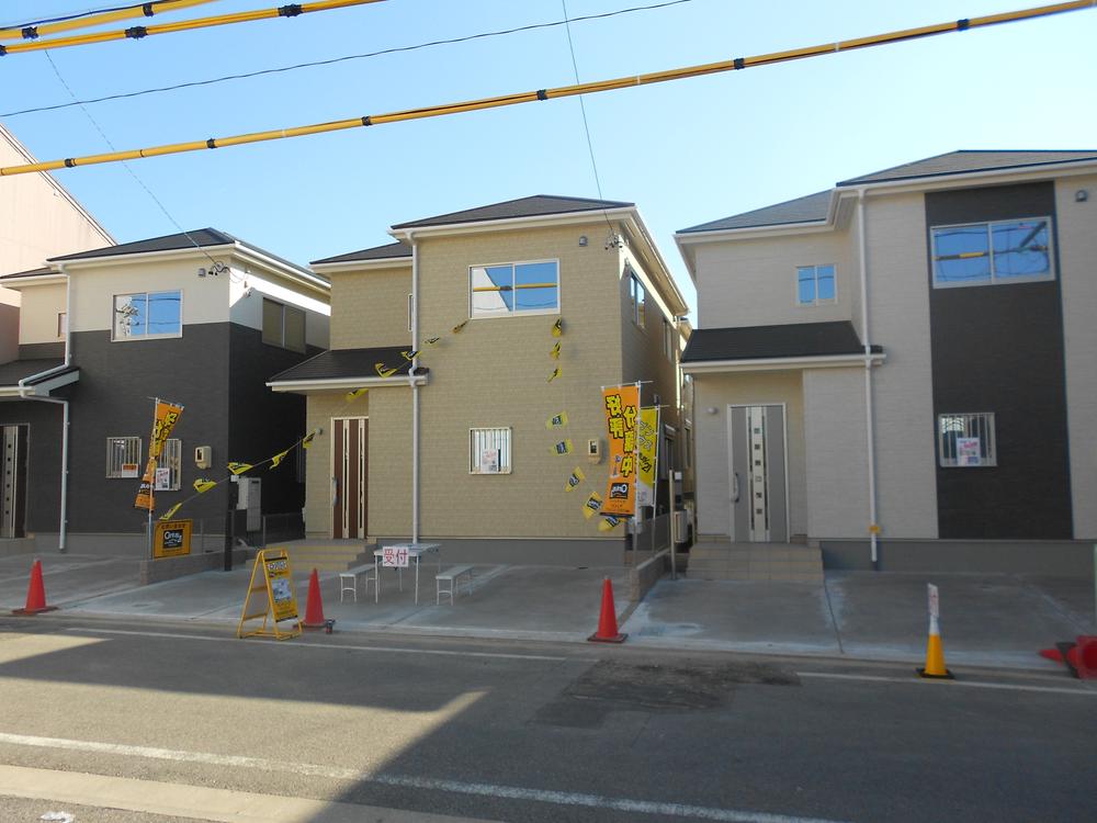 Local photos, including front road. Local (11 May 2013) Shooting The entire completed