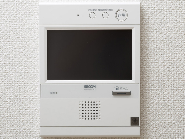 Security.  [Intercom with color monitor] Automatic recording the image of the visitor ・ Adopt a recording can intercom with color monitor. You can also see a video of some of the surveillance camera in the intercom base unit (same specifications)