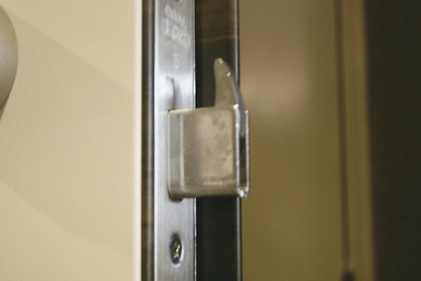 Security.  [Sickle dead lock] Because the sickle of the dead bolt is caught by the frame, Make it difficult to pry open the front door due to bar (same specifications)