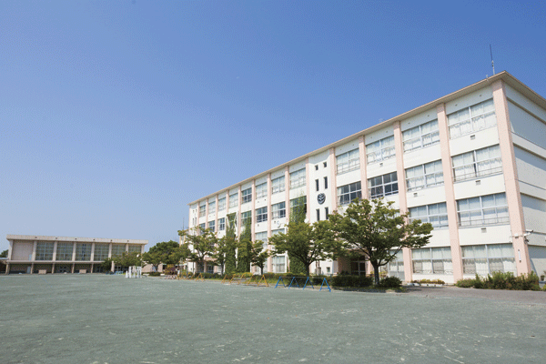 Surrounding environment. Municipal Kinuura Elementary School (7 min walk ・ About 500m)
