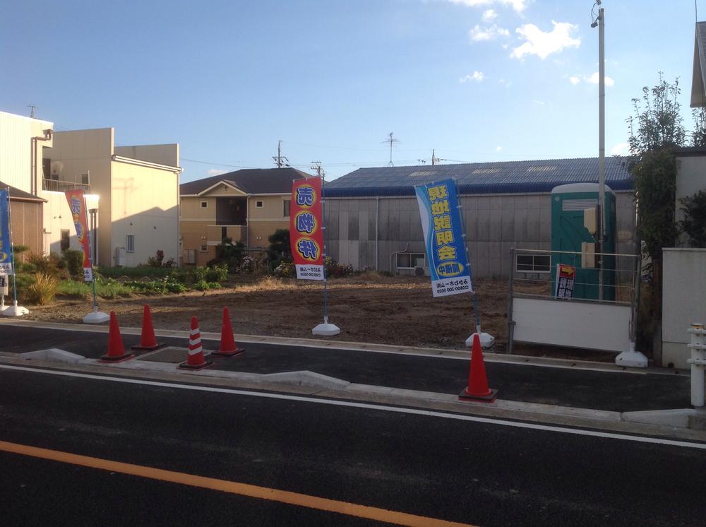 Local photos, including front road. Local (11 May 2013) Shooting