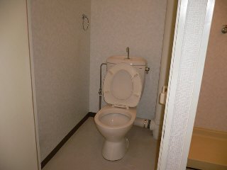 Toilet. bus ・ Toilet is separate
