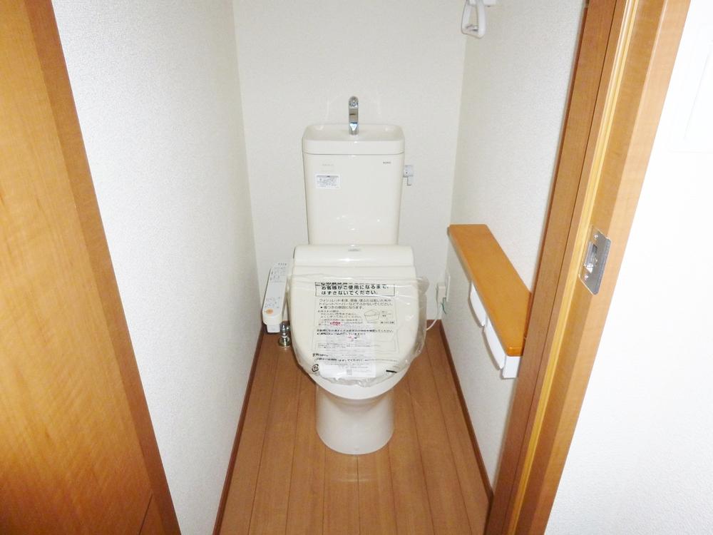 Toilet. Local (11 May 2013) Shooting