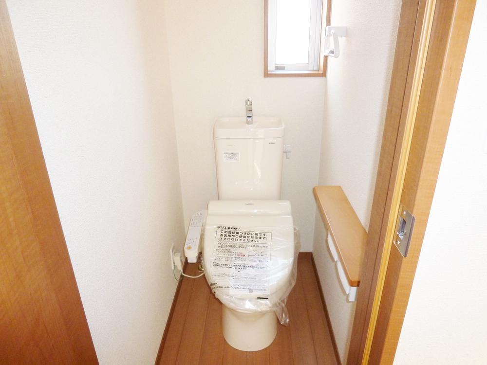 Toilet. Local (11 May 2013) Shooting