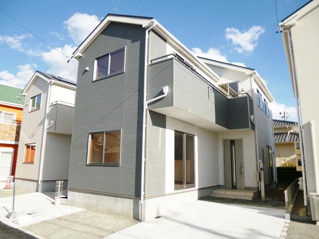 Local appearance photo. Local (11 May 2013) shooting Building 2