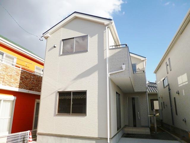 Local appearance photo. Local (11 May 2013) Shooting