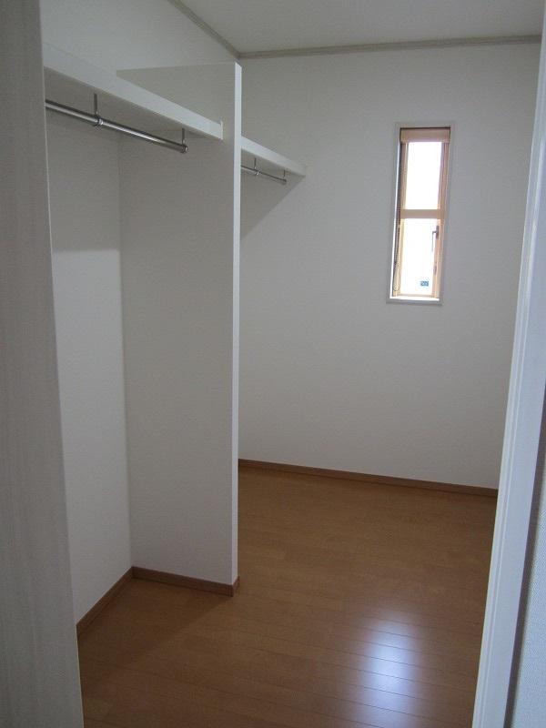 Receipt. Convenient walk-in closet! 