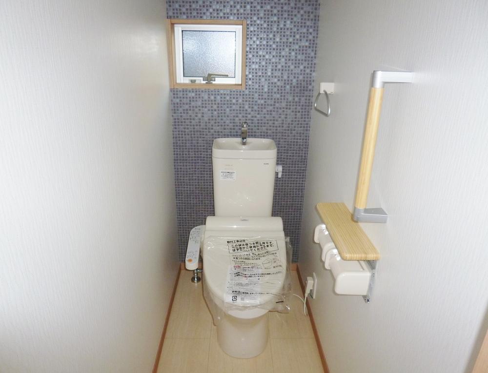 Toilet. Indoor (10 May 2013) Shooting