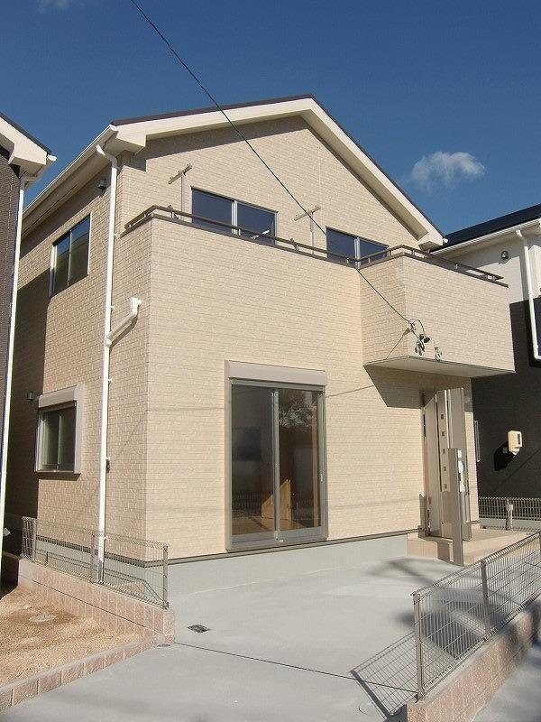 Local appearance photo. Local (12 May 2013) Shooting