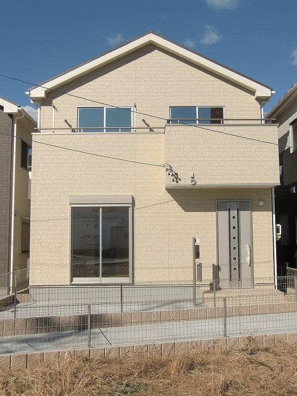 Local appearance photo. Local (12 May 2013) Shooting