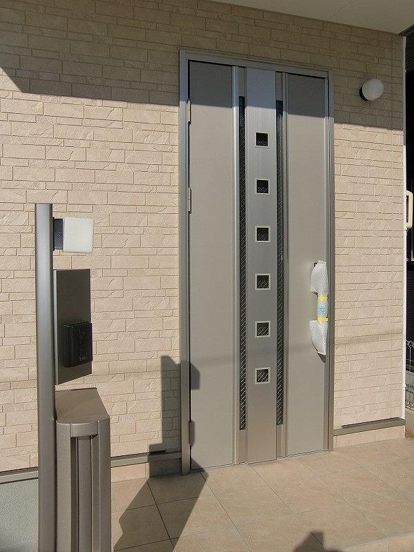 Entrance. Local (12 May 2013) Shooting