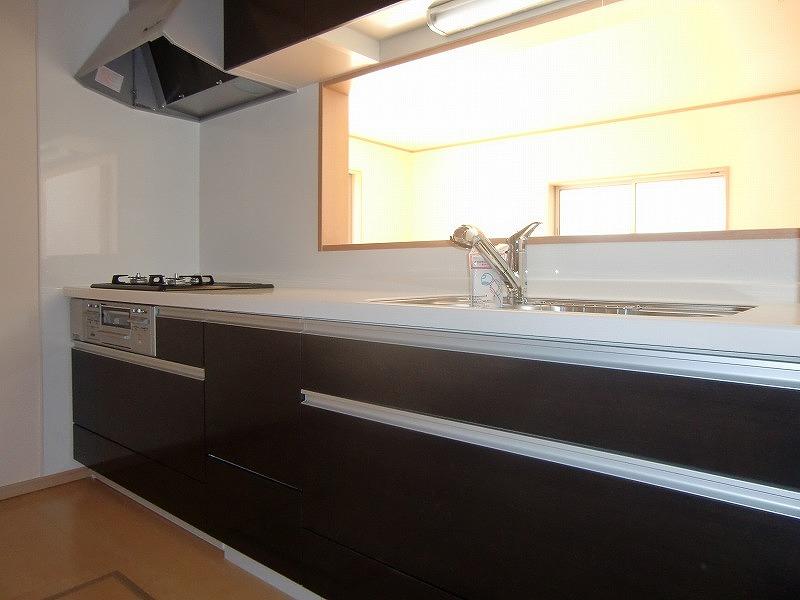 Kitchen. Local (12 May 2013) Shooting