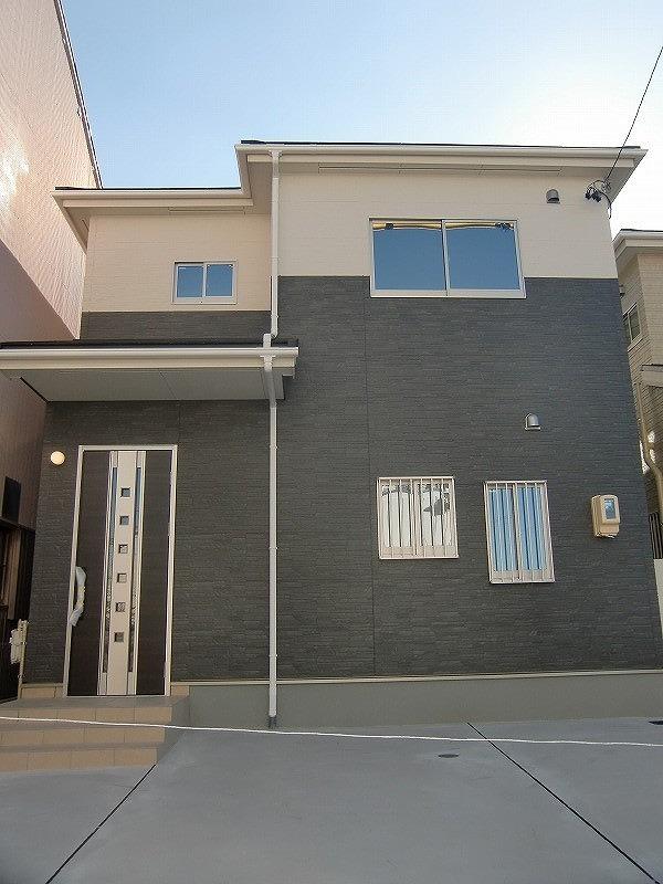 Parking lot. Local (12 May 2013) Shooting