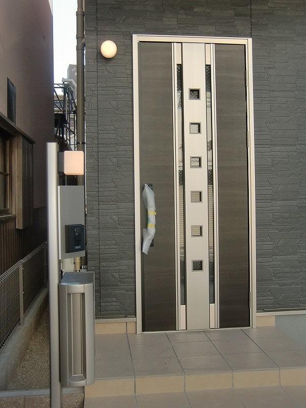 Entrance. Local (12 May 2013) Shooting