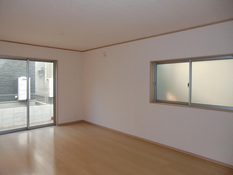 Living. Local (12 May 2013) Shooting