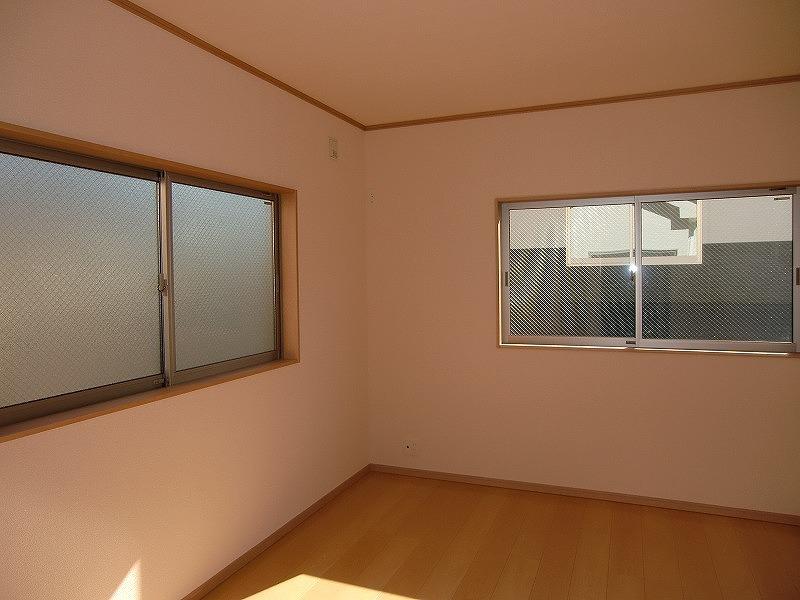 Non-living room. Local (12 May 2013) Shooting