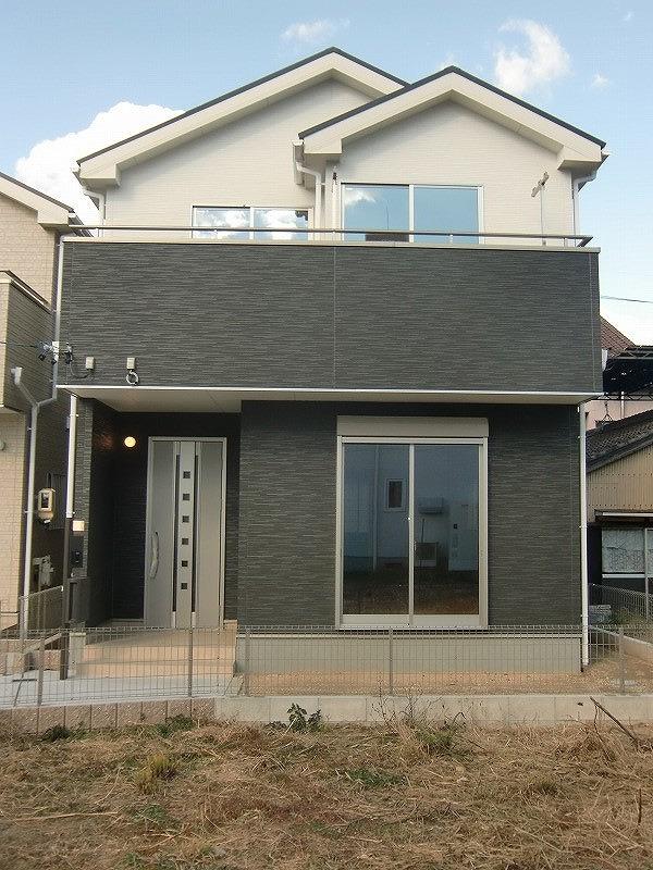 Local appearance photo. Local (12 May 2013) Shooting