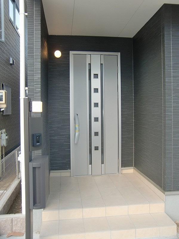 Entrance. Local (12 May 2013) Shooting