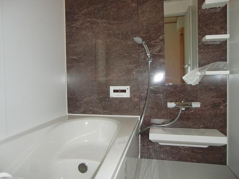 Bathroom. Local (12 May 2013) Shooting