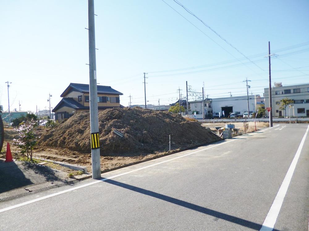 Local photos, including front road. Local (12 May 2013) Shooting