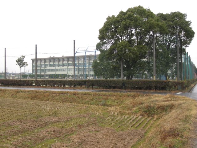Junior high school. Municipal Kutsukake until junior high school (junior high school) 1900m