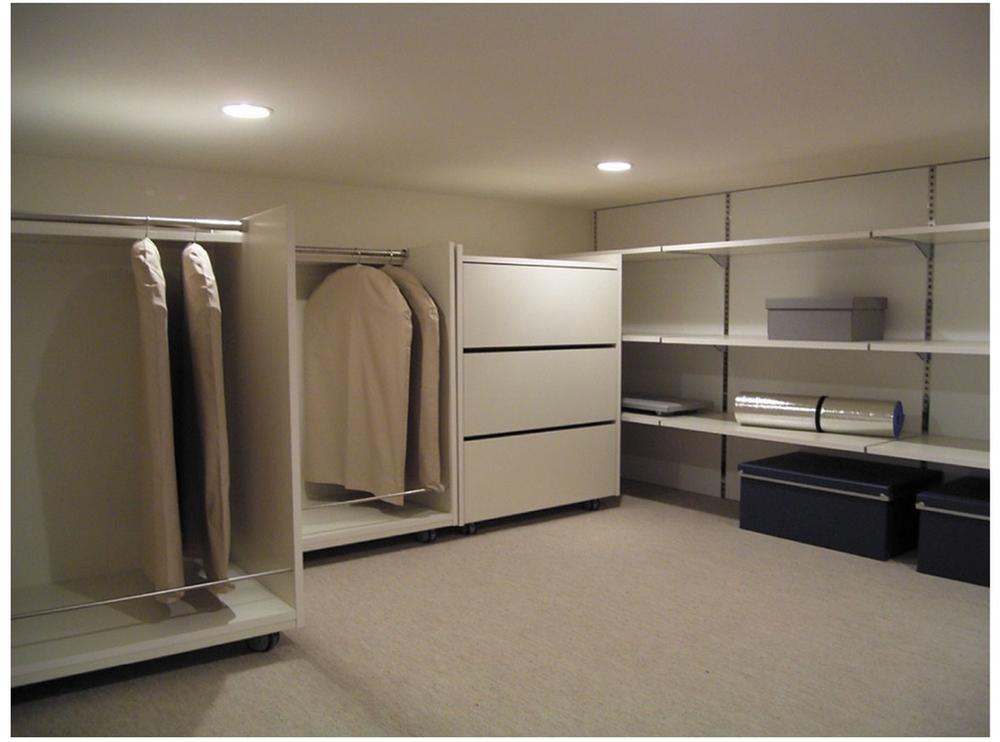 Other introspection. The first floor and a large accommodation space KURA provided between the two. Books of seasonal clothing and Naho, Such as the family of memorabilia, You can put away anything. 