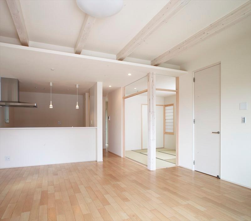 Living. Open ceiling of the living room that was to reveal the Building C living beams 19 quires very spacious. 