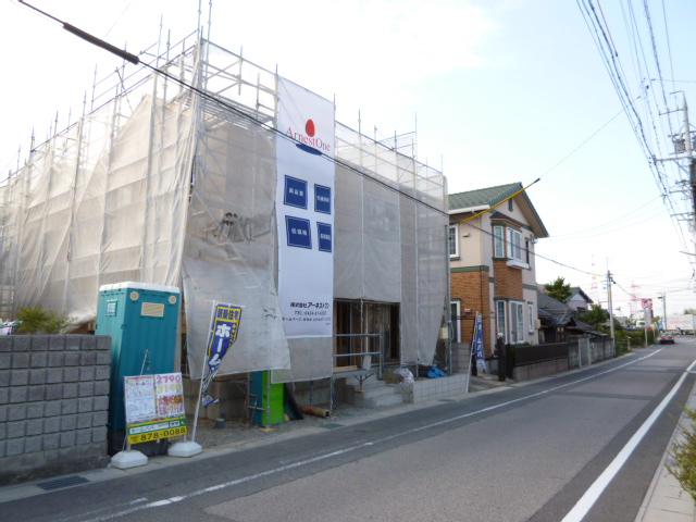 Local photos, including front road. Local (10 May 2013) Shooting