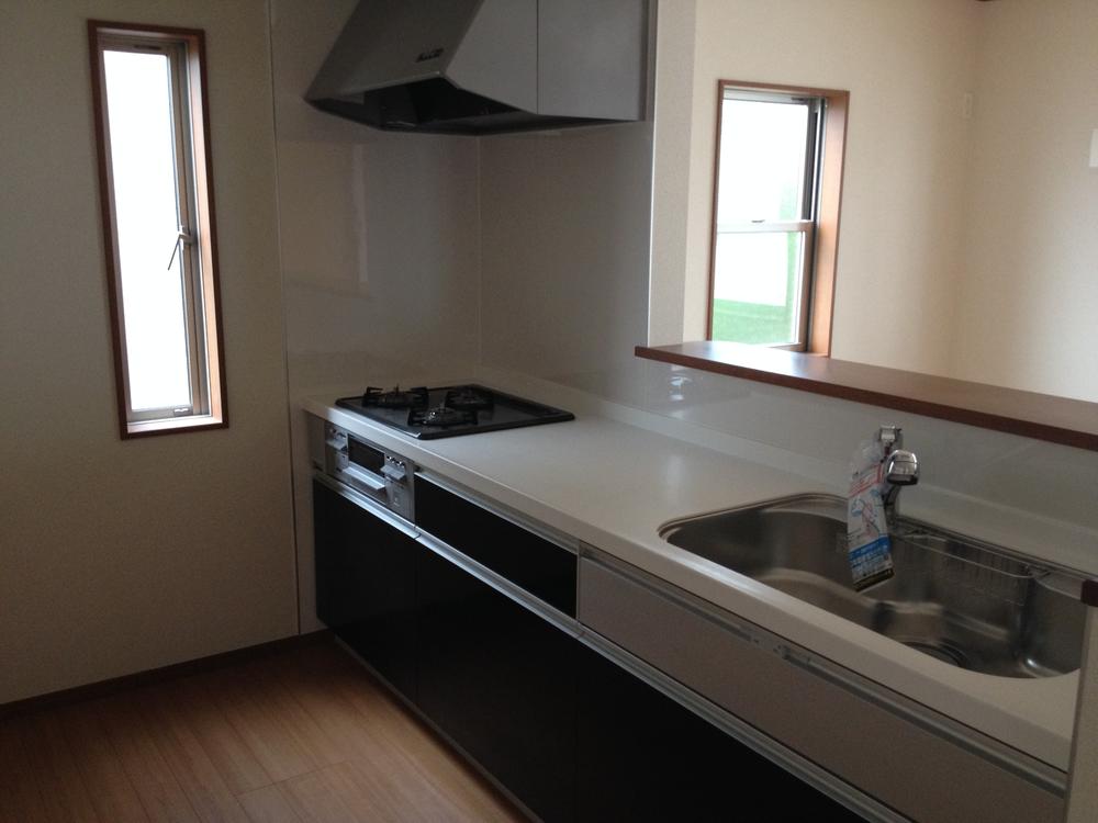 Kitchen. Local (10 May 2013) Shooting Building 2