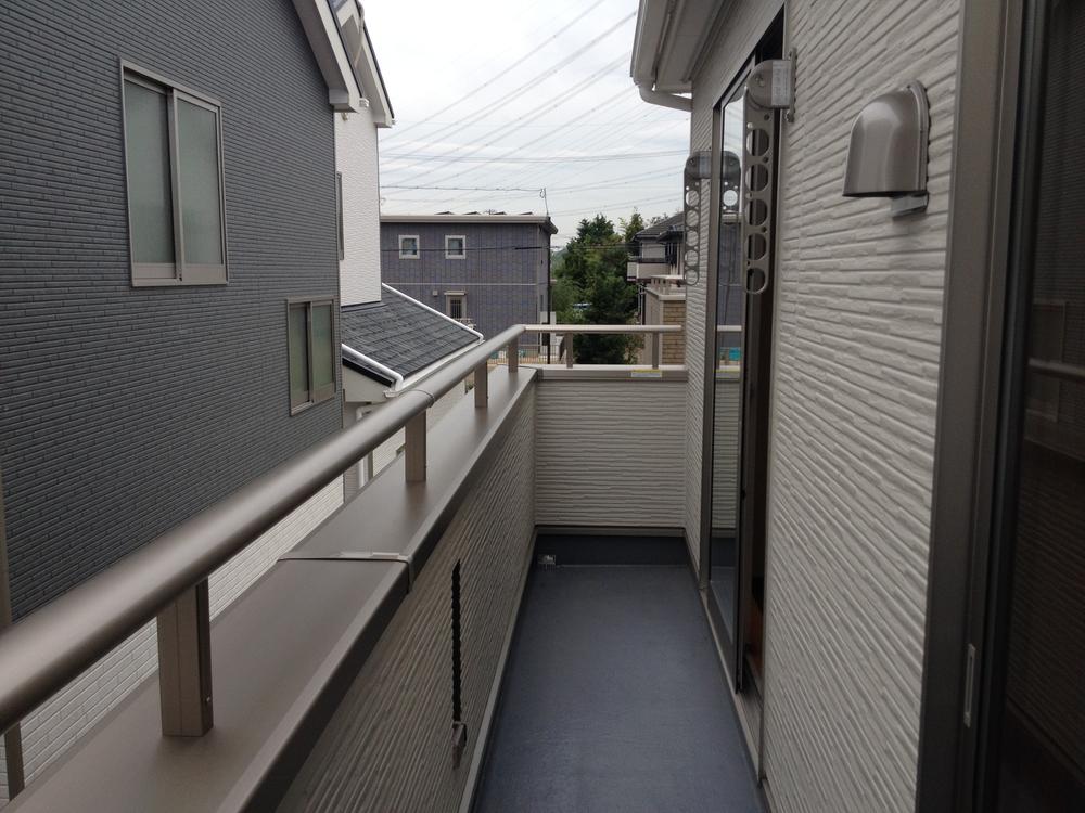 Balcony. Local (10 May 2013) Shooting Building 2