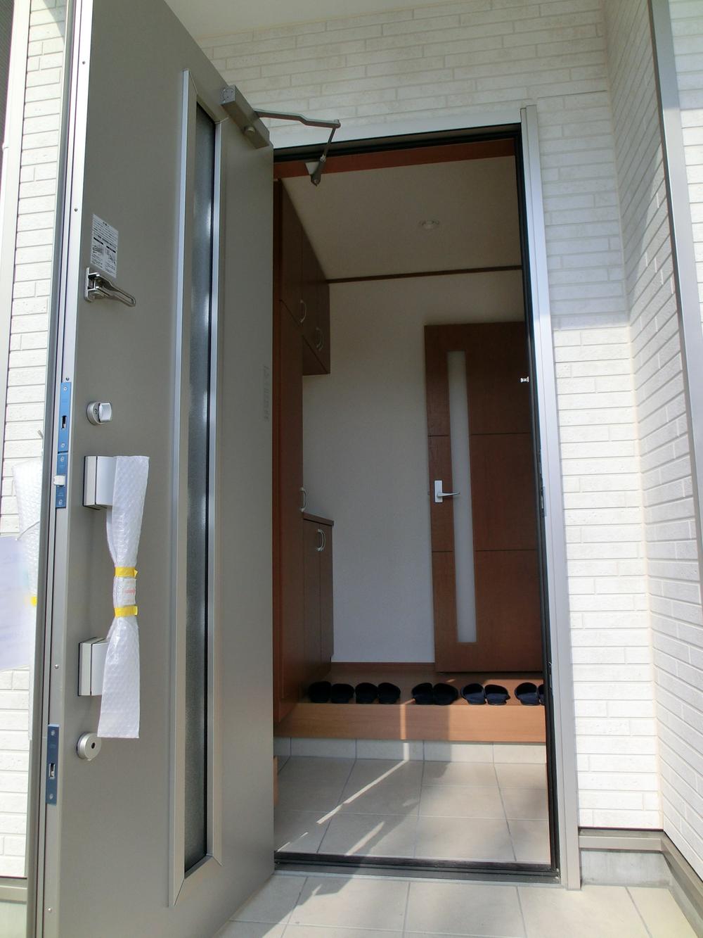 Entrance. Local (10 May 2013) Shooting 4 Building entrance