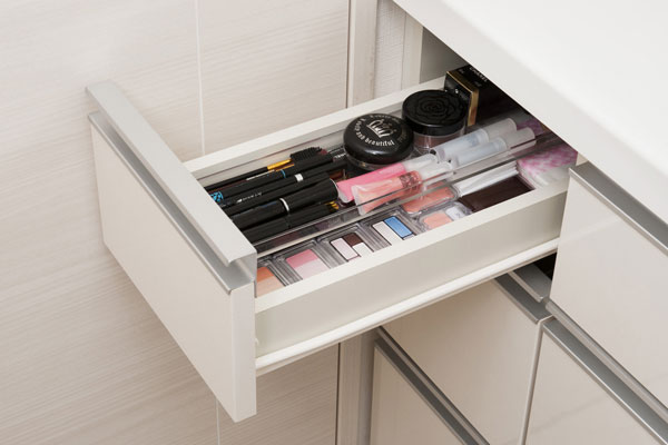 Bathing-wash room.  [Beautiful tray] At the top of the drawer, Fine make-up supplies such as a compact and pencil organize easy tray have been installed (same specifications)