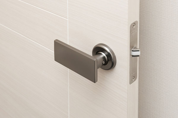 Other.  [Push-pull handle] Push to dwelling units within the door pull ・ Adopting the plate handle. Push ・ It is possible to open and close in one action-catching, You can also easily manipulated by those of children and the elderly (same specifications)
