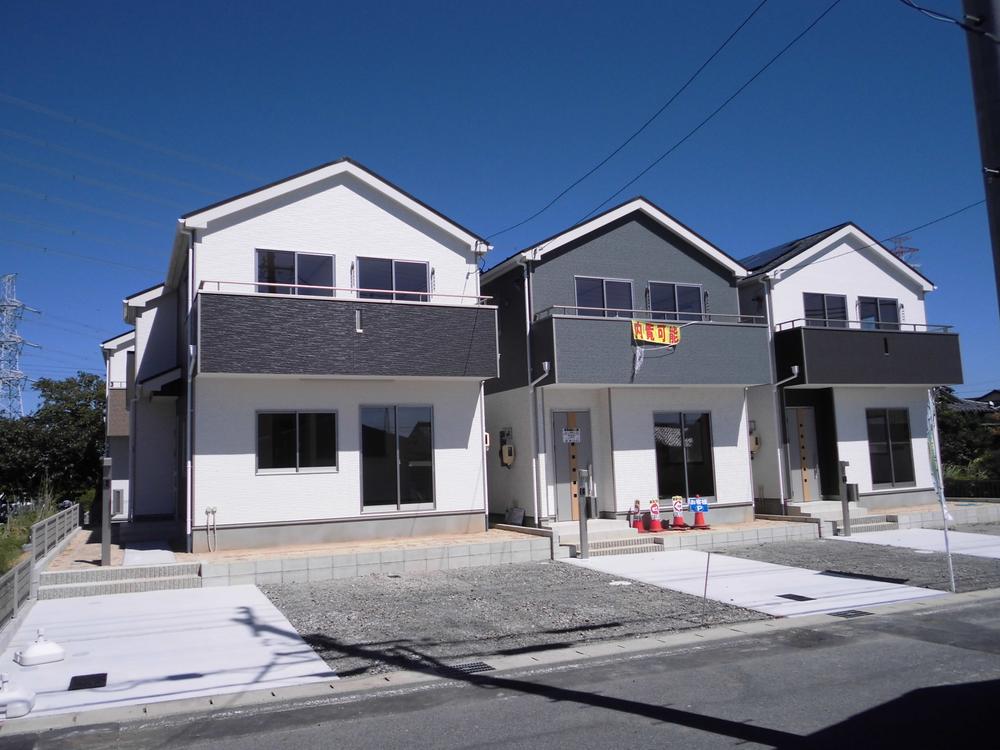 Local photos, including front road. Local appearance photo December 2013 shooting * Quiet and green living environment!  * Solar power generation system as standard equipment!  * Emergency Big Campaign in! 