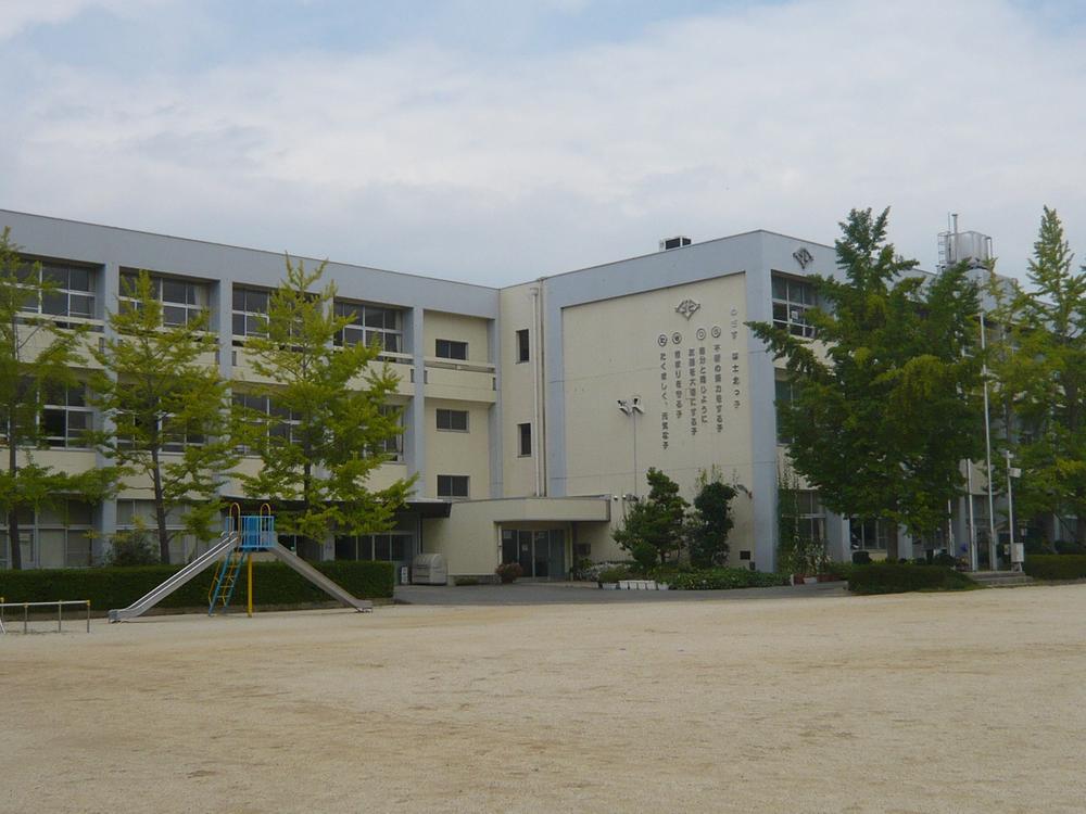 Primary school. 1700m until Kariya Municipal Fuji Matsukita elementary school