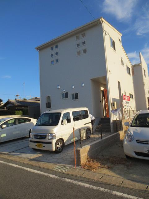 Local appearance photo. Local (12 May 2013) Shooting